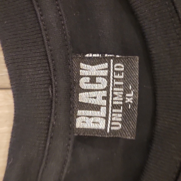Black Unlimited TSHIRT - Picture 3 of 4